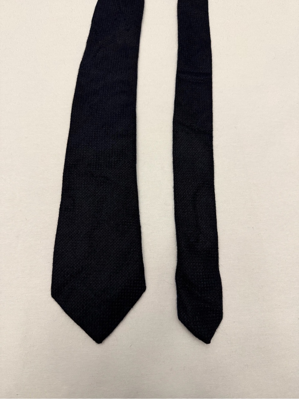 Bergdorf Goodman Men’s Navy Wool Silk Tie 95% Wool 5% Silk Made in Italy 3.25”